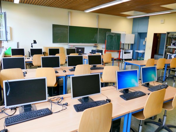 Dwie strefy - edukacja w szkołach średnich