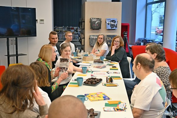 „Równi goście” zmieniają perspektywę i przełamują stereotypy