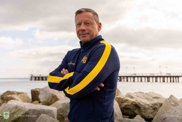 Nowy trener i murawa na decydującą fazę. Osiem finałów Arki