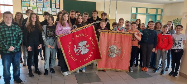 Sztandarowi bohaterowie ze społeczności SP 28