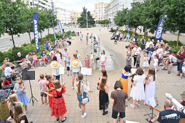 Rodzinne zabawy na placu Kaszubskim