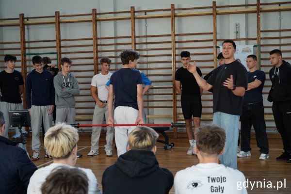„Jak szkoła to dwa koła”. Konkursy, nagrody i warsztaty z AJ’em