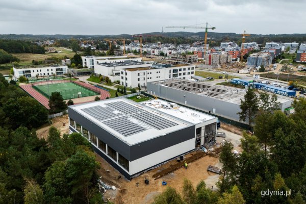Prace na krytej pływalni na Chwarznie-Wiczlinie zgodnie z planem