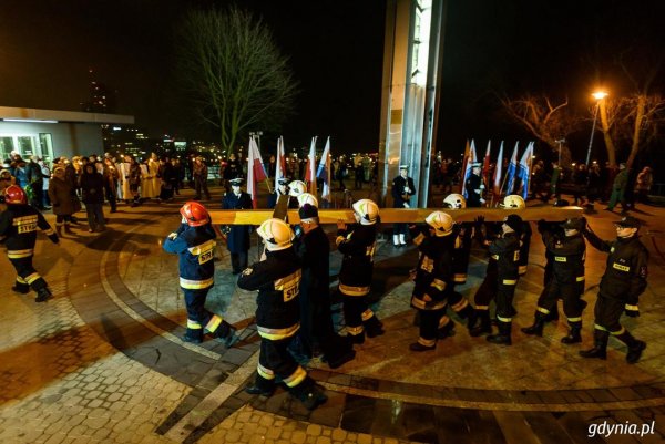 Tłumy gdynian na Drodze Krzyżowej 