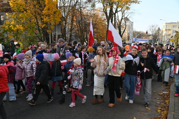 Dzielnicowa Parada Niepodległości w Orłowie to tradycja, która łączy pokolenia