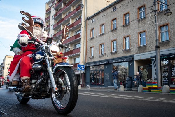 Motocykliści pomagali on-line