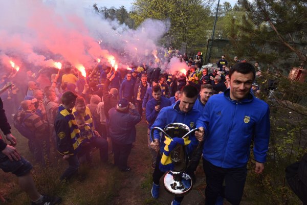 Wielka żółto-niebieska feta na 