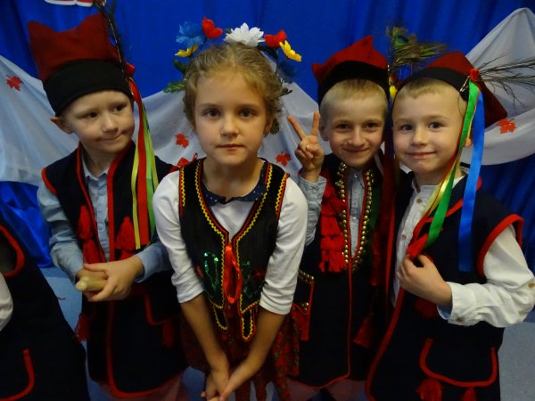 Najmłodsi koncertują z okazji Dnia Niepodległości