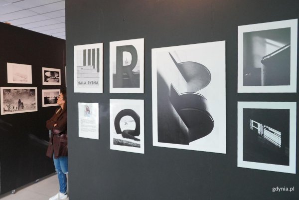 Fotograficzna opowieść o Gdyni – wystawa „100x100”