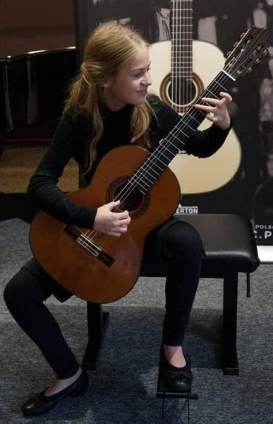 Dziewczyna z gitarą reprezentuje Gdynię