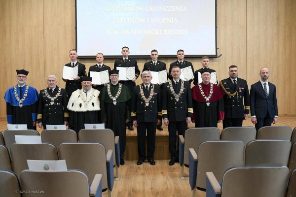 Inżynierowie w mundurach. Podchorążowie IV roku Akademii Marynarki Wojennej odebrali dyplomy
