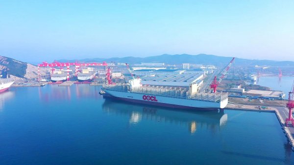 Gdynia z Hongkongu. Nowy mega kontenerowiec armatora OOCL