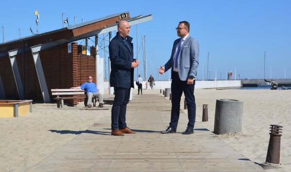 Nowoczesne i bezpieczne kładki na gdyńskiej plaży