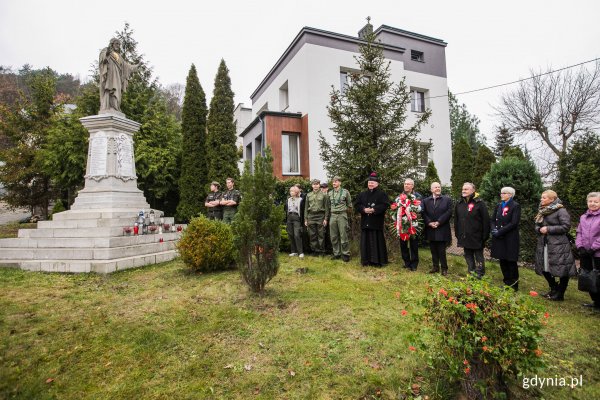 Podwójne świętowanie przy najstarszym gdyńskim pomniku