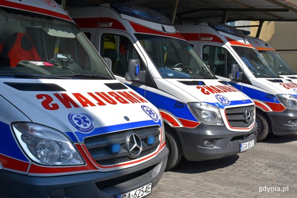 Dwa nowe ambulanse w gdyńskim pogotowiu