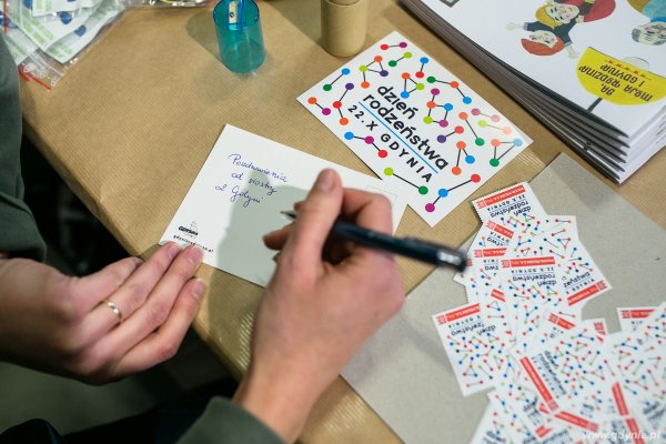 Świętujmy z siostrą i bratem