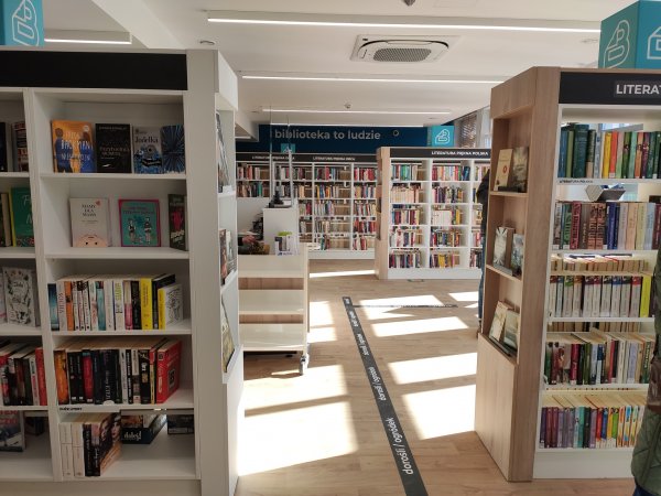 Jubileusz 90-lecia, Wielkanoc i wiele więcej – kwietniowy rozkład jazdy w Bibliotece Gdynia