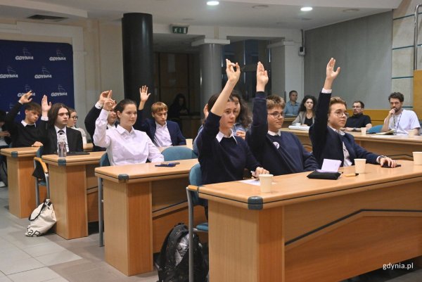 Jak budować zrównoważoną mobilność? Młodzi radni zabrali głos