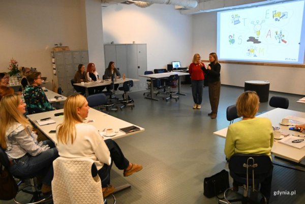 Nowoczesne podejście do nauki. Warsztaty STEAM dla nauczycielek i nauczycieli