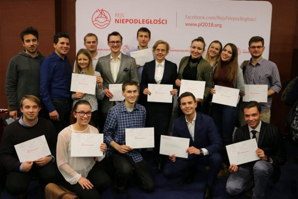 400 osób popłynie na „Darze Młodzieży” w Rejs Niepodległości