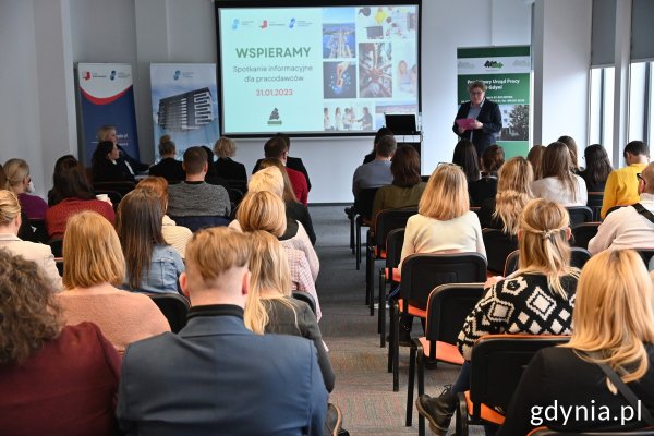 PUP wspiera. O formach pomocy dla pracodawców