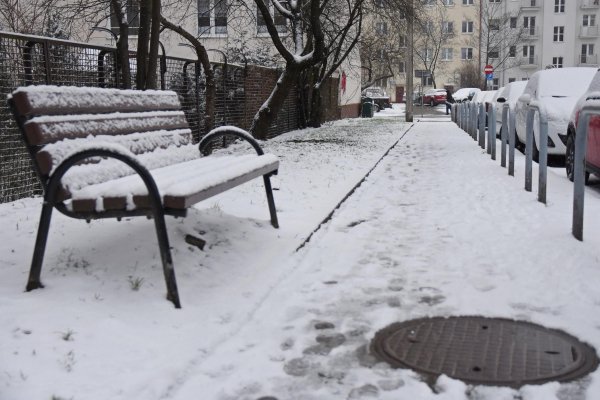 Pada śnieg. Pamiętaj o obowiązku odśnieżania