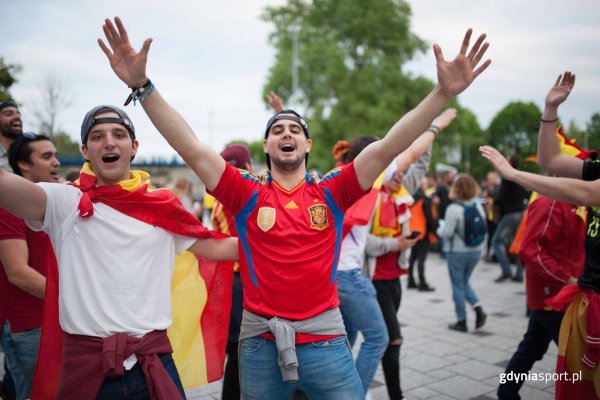 Gdynia rozgrzana do hiszpańskiej czerwoności