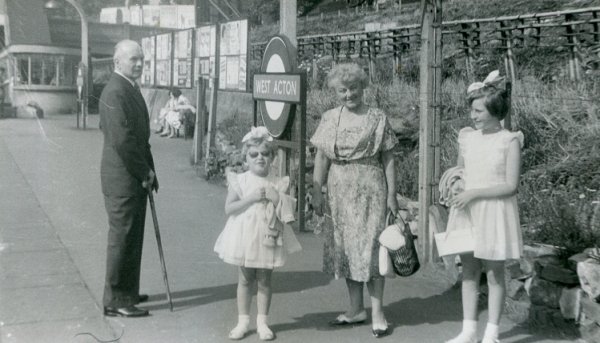 18 lat samotności Marii. Poznaj Archiwum Emigranta