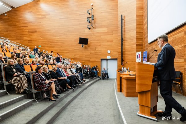 O sile kobiet i współpracy 