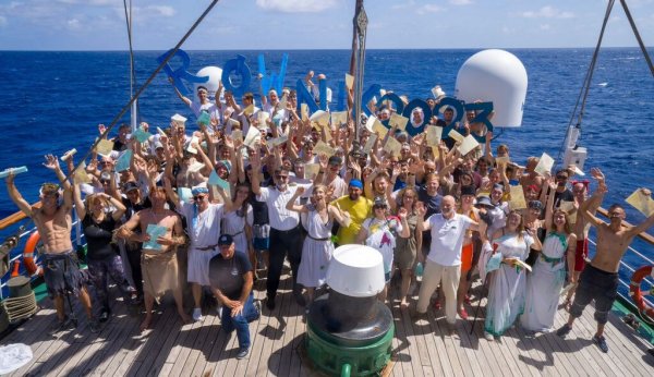 „Dar Młodzieży” przekroczył równik w niezwykłą rocznicę