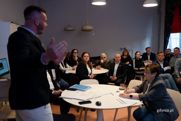 Sesja Rady Dzielnicy Chylonia z udziałem prezydent Gdyni