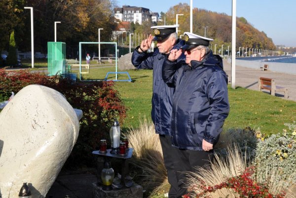 Hołd dla tych, co odeszli na wieczną wachtę