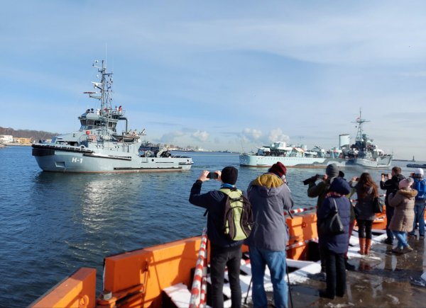 Odpływająca „Błyskawica” zatrzymana w kadrze