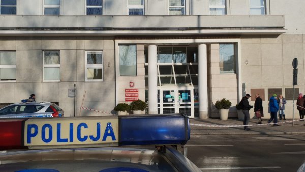 Urząd Miasta w Gdyni otwarty po alarmie