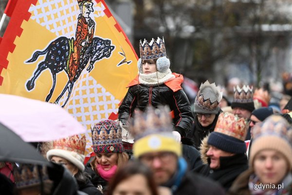 Nadchodzą Trzej Królowie. Styczniowy orszak na ulicach miasta