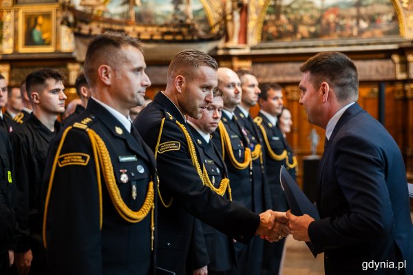 Gdyńscy strażacy z awansami i wyróżnieniami