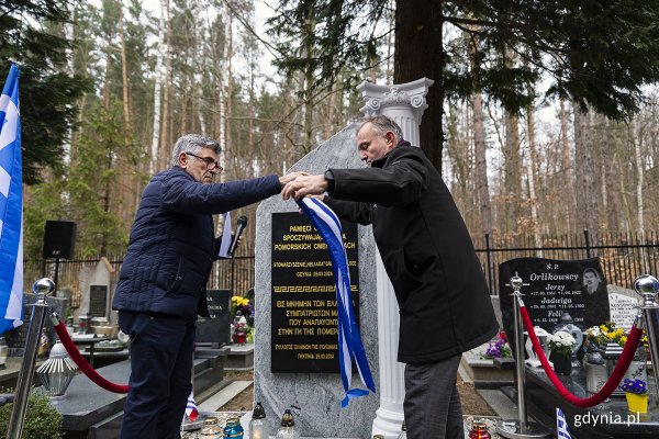 Grecy i gdynianie pamiętają. Odsłonięcie pomnika na Cmentarzu Witomińskim 