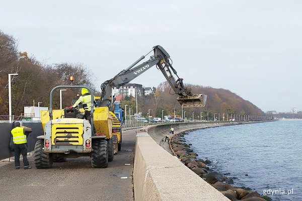 Trwa remont opaski brzegowej wzdłuż bulwaru Nadmorskiego