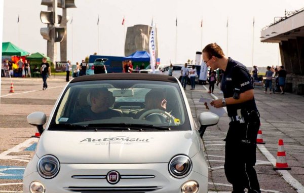 Kobiety za kółkiem dla pieniędzy!