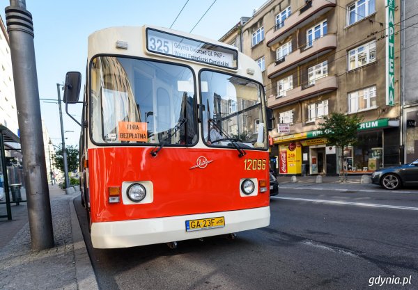 Podróż sentymentalna linią 325