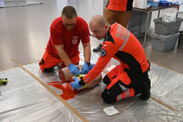 Pierwsze 4 minuty decydują o życiu. Akcja Stop the Bleed w WSAiB