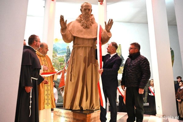 Odsłonięcie pomnika i wspólna modlitwa. Gdynia uczciła św. Maksymiliana Kolbego