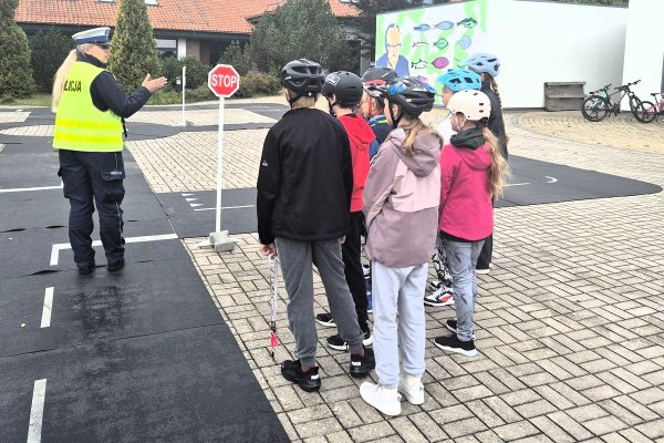 Policjanci przeprowadzili egzamin na kartę rowerową