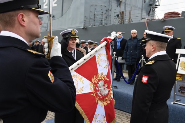 Zmiana warty w Porcie Wojennym