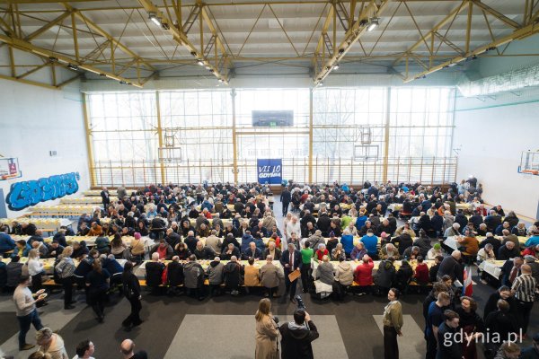 Śniadanie wielkanocne pełne dobra dla samotnych i potrzebujących
