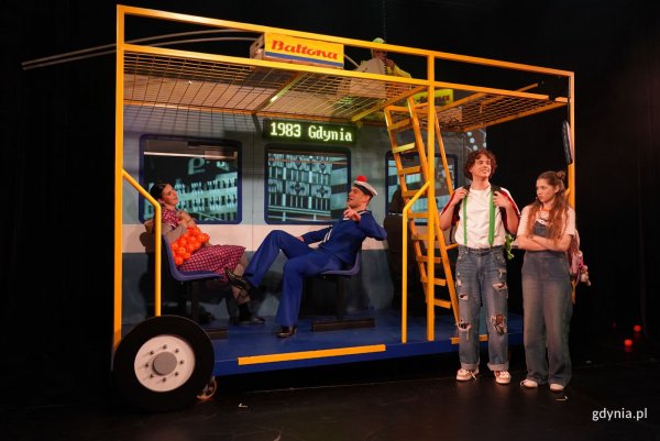 Muzyczna opowieść o Gdyni – „Majka z Kajtkiem jadą trajtkiem” na 100. urodziny naszego miasta