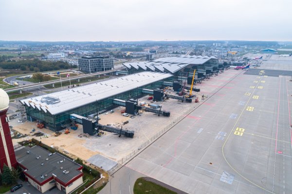 Rośnie nowy terminal, rękawy na miejscu