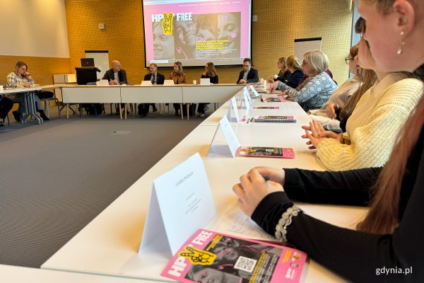 O zdrowiu młodzieży przy okrągłym stole „HPV Free” w Gdyni