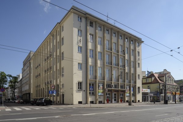 Prace restauratorskie przy elewacjach modernistycznych Gdyni