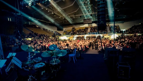 Pracowali całe wakacje, aby pomóc kolegom